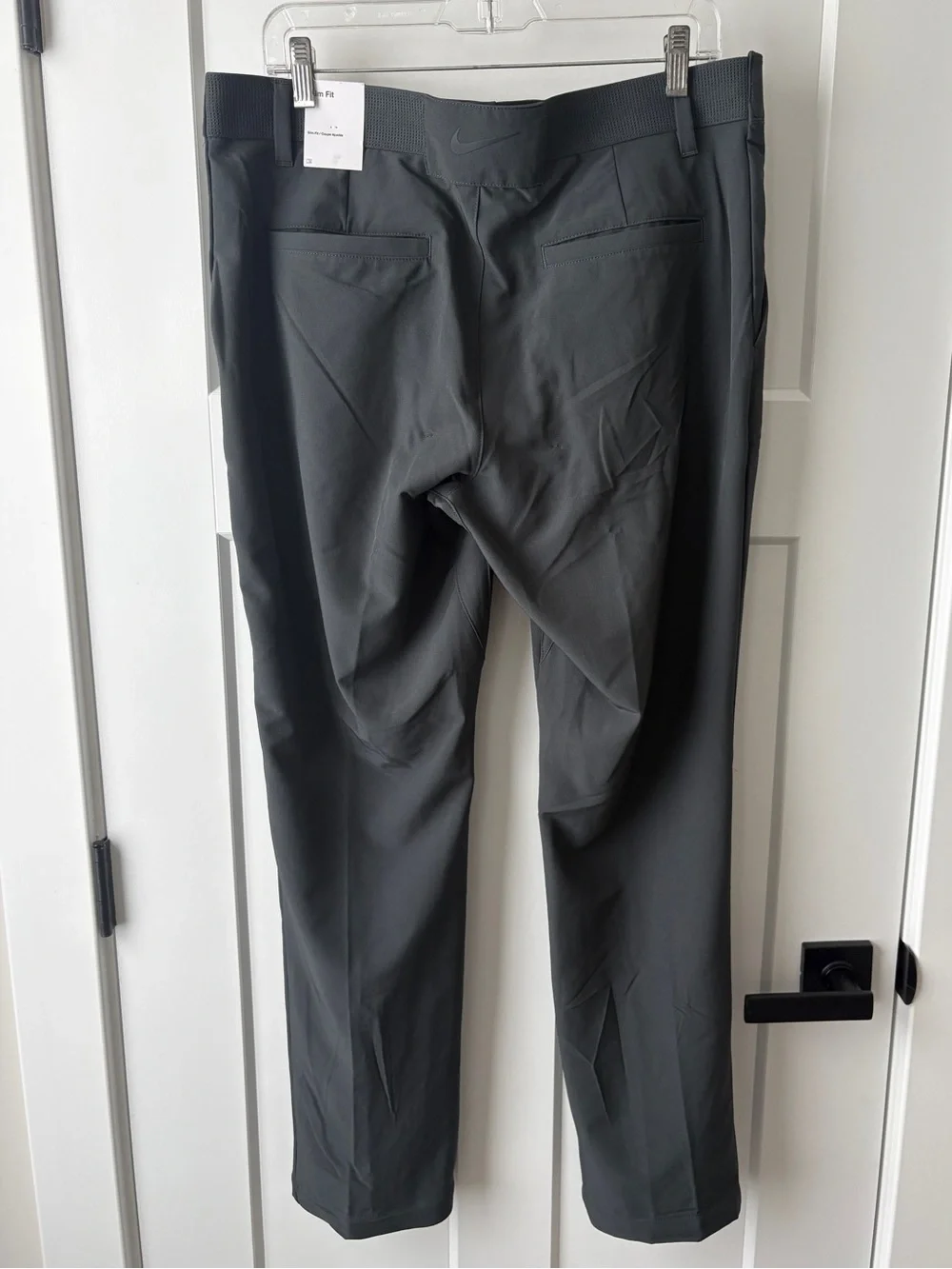 Nike Golf Men’s dark gray lightweight stretch slacks 34” waist by 32” length NEW